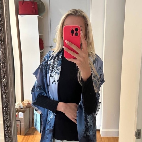 Christian Dior shawl w/tags and box - Picture 6 of 11